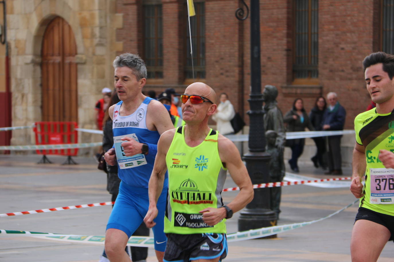 Fotos: Paso junto a la Catedral