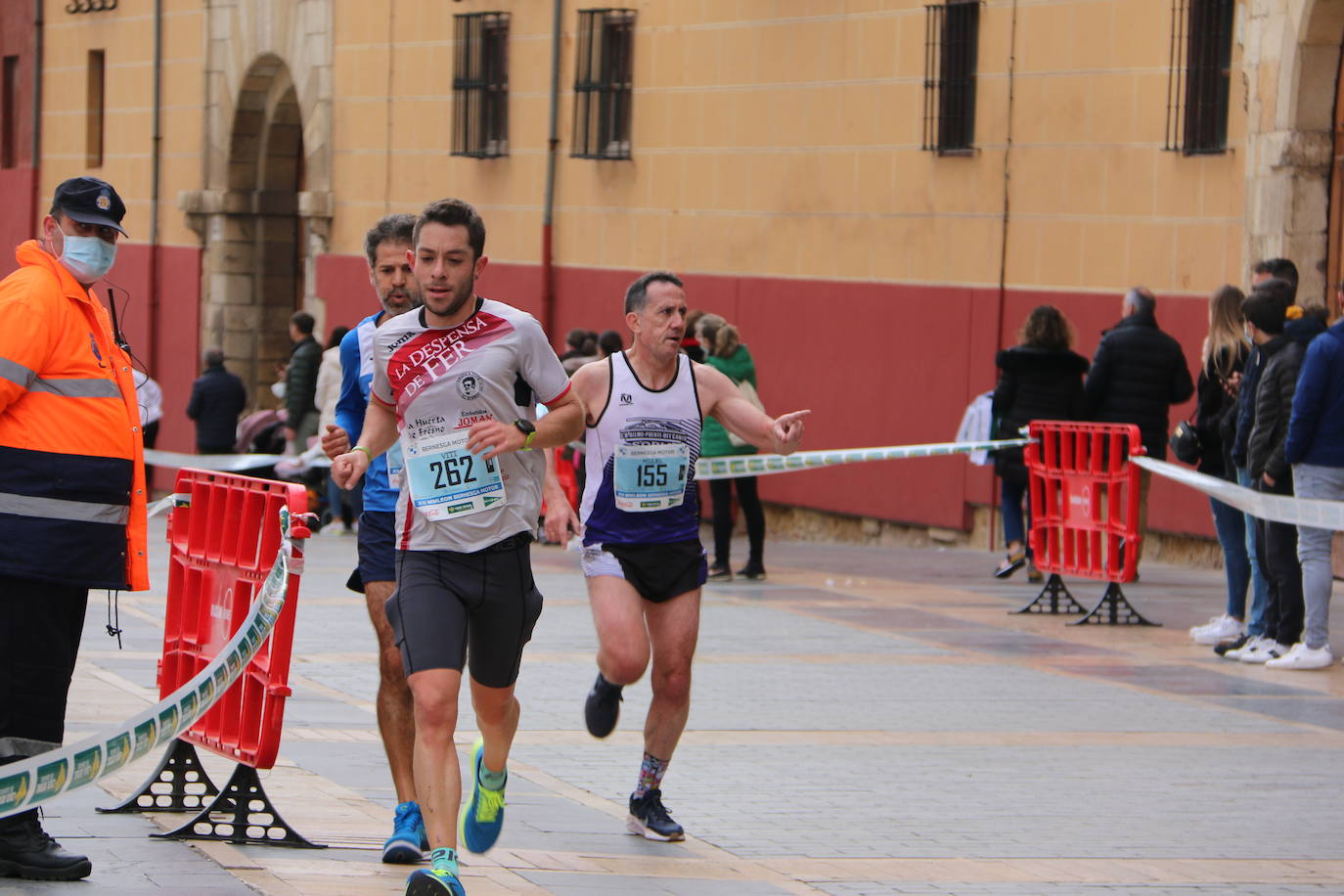 Fotos: Paso junto a la Catedral