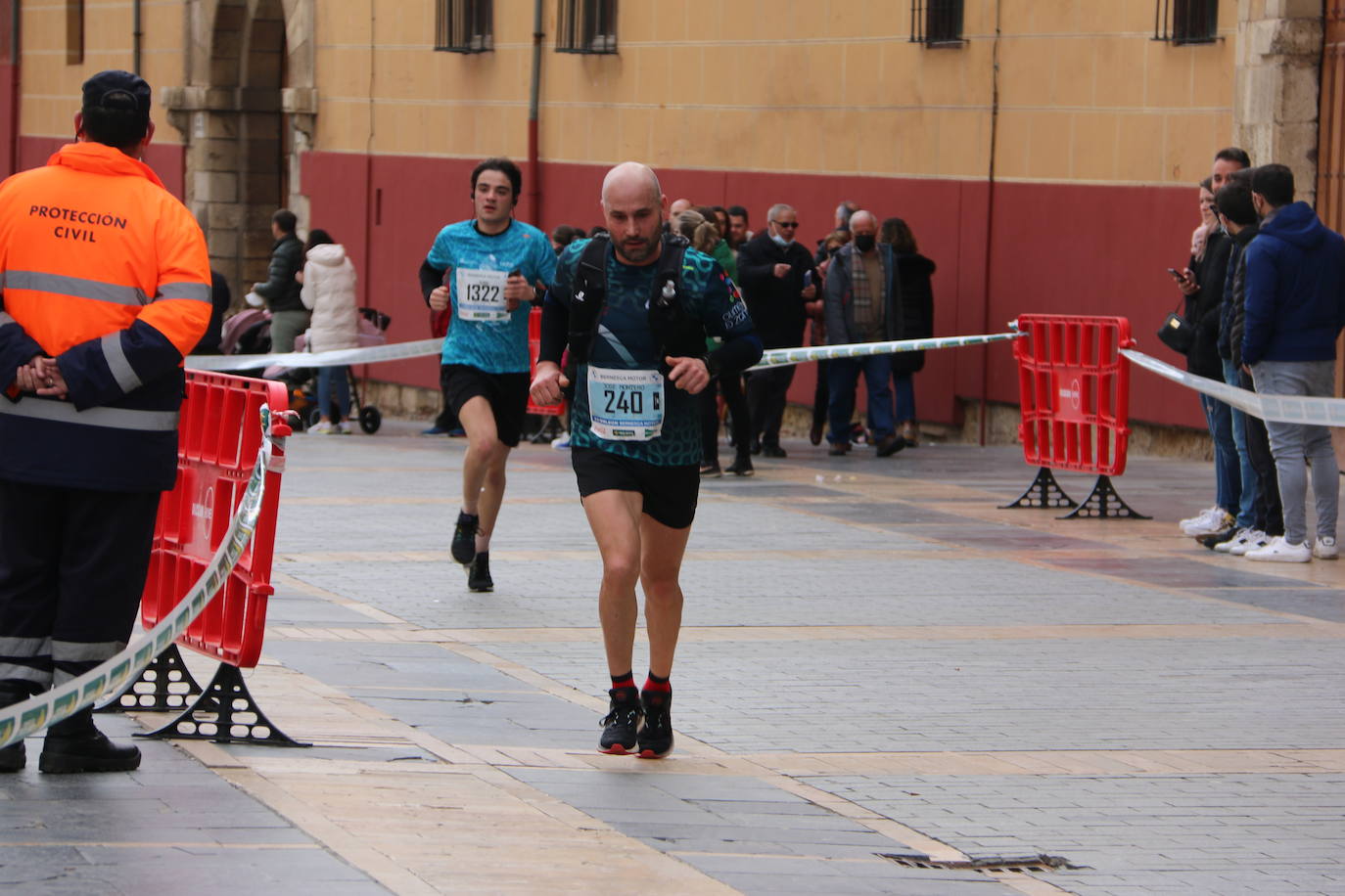 Fotos: Paso junto a la Catedral