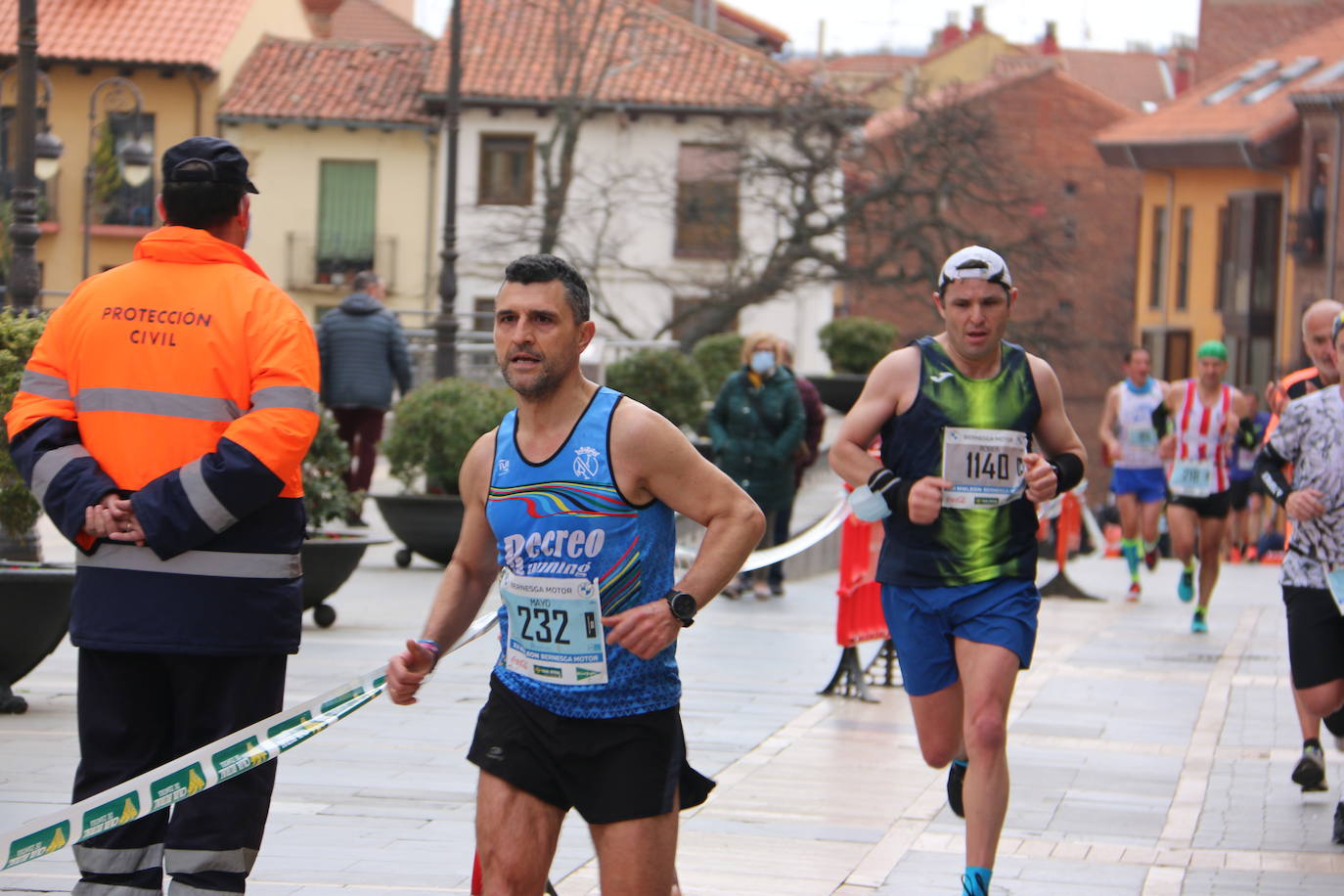 Fotos: Paso junto a la Catedral