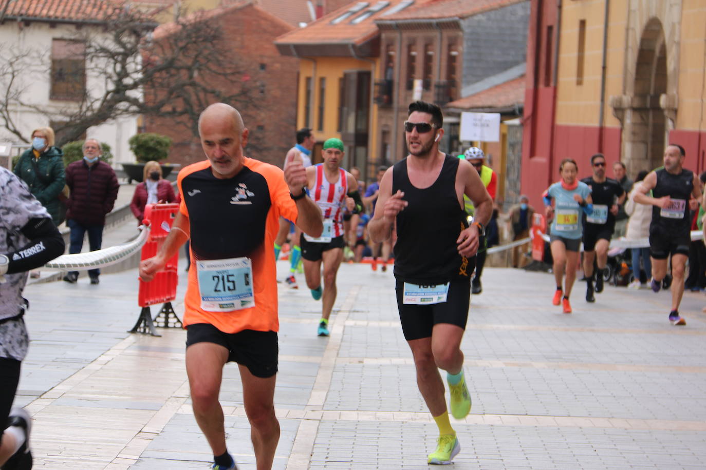 Fotos: Paso junto a la Catedral