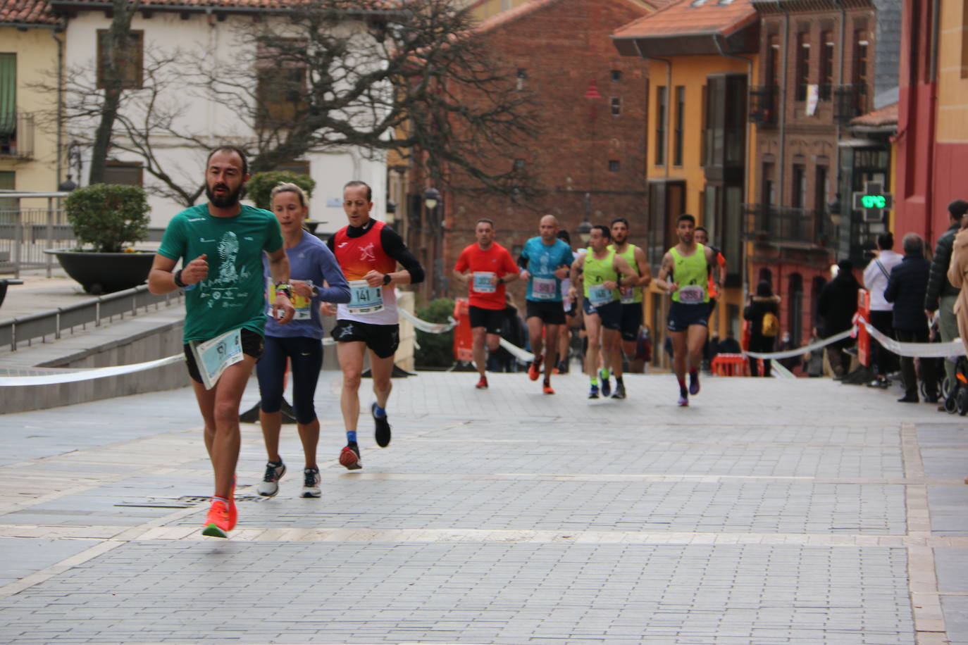 Fotos: Paso junto a la Catedral