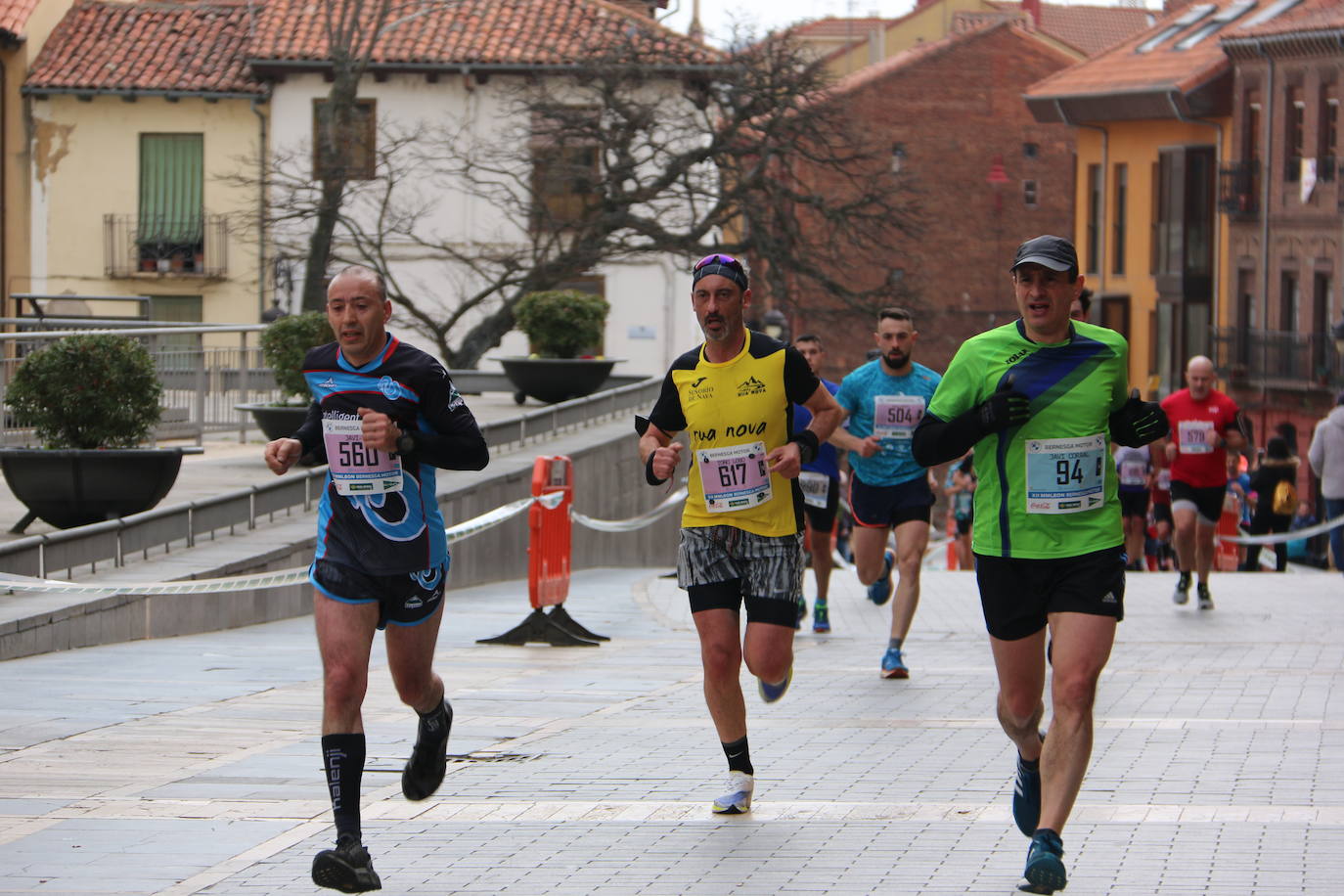 Fotos: Paso junto a la Catedral