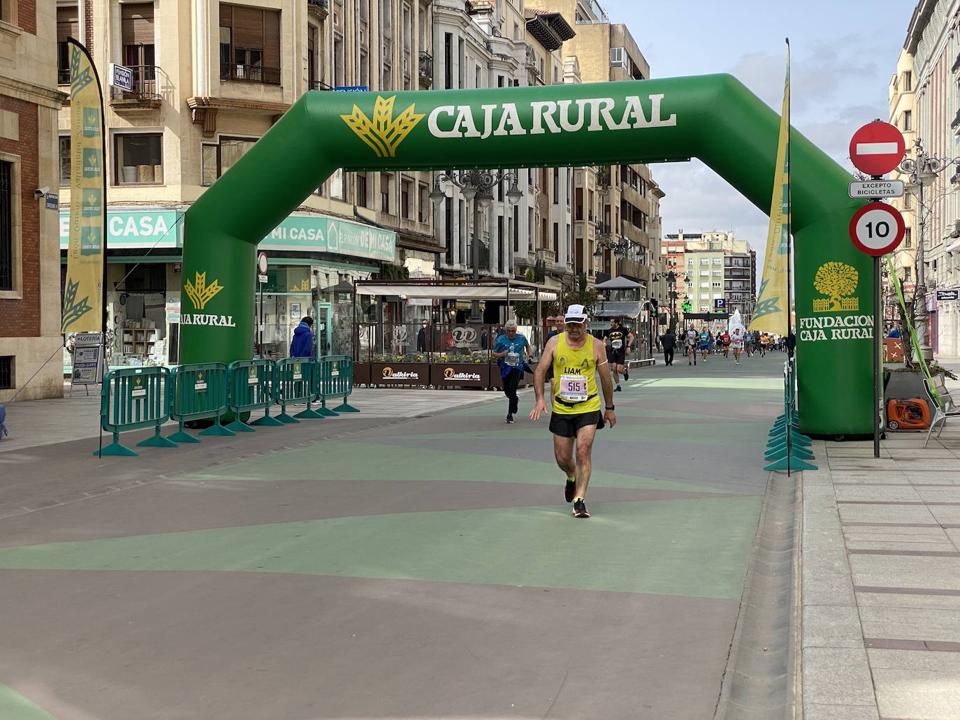 Fotos: La media maratón de León a su paso por Ordoño II (I)