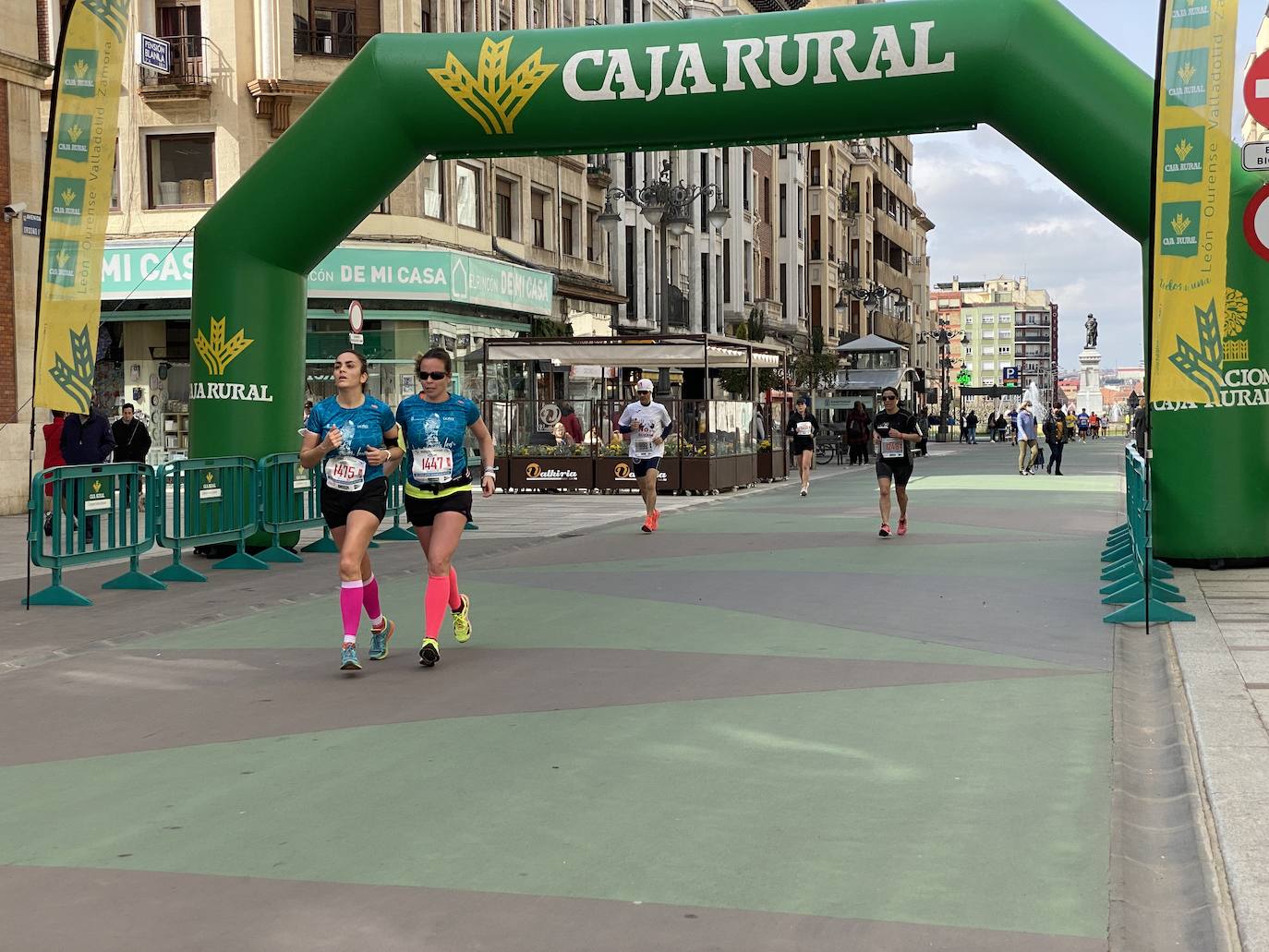 Fotos: La media maratón de León a su paso por Ordoño II (I)