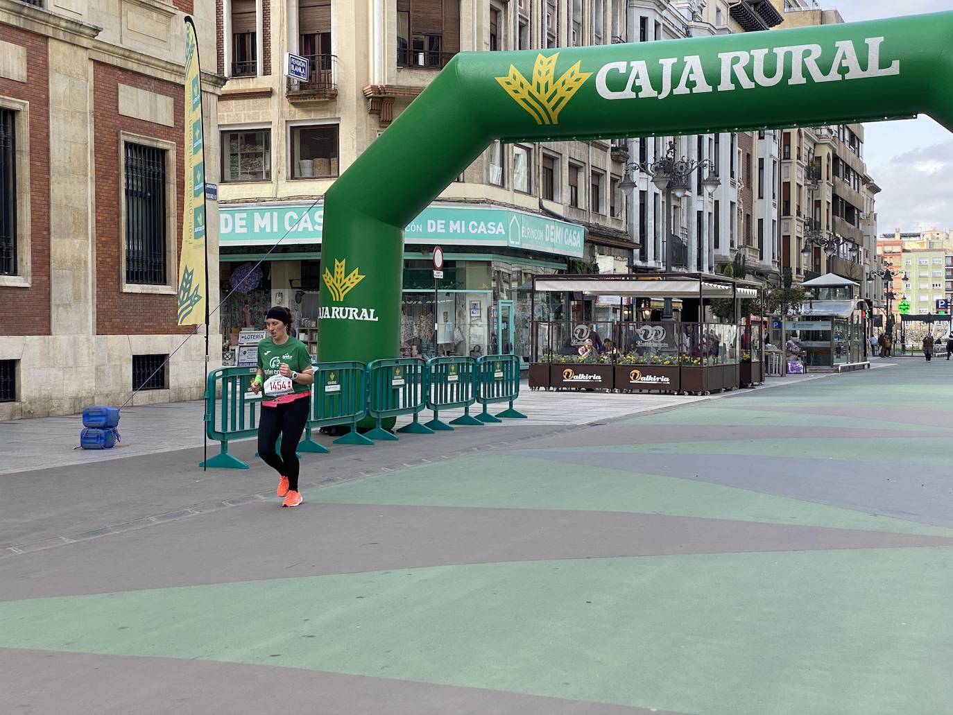 Fotos: La media maratón de León a su paso por Ordoño II (I)