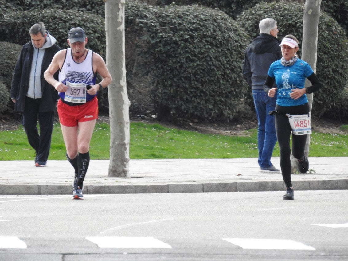 Los corredores han participado en esta prueba que recorre 21 kilómetros por la ciudad de León.