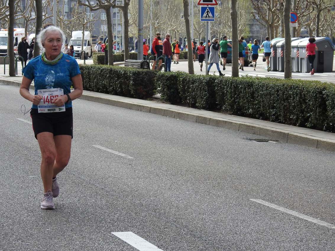 Los corredores han participado en esta prueba que recorre 21 kilómetros por la ciudad de León.