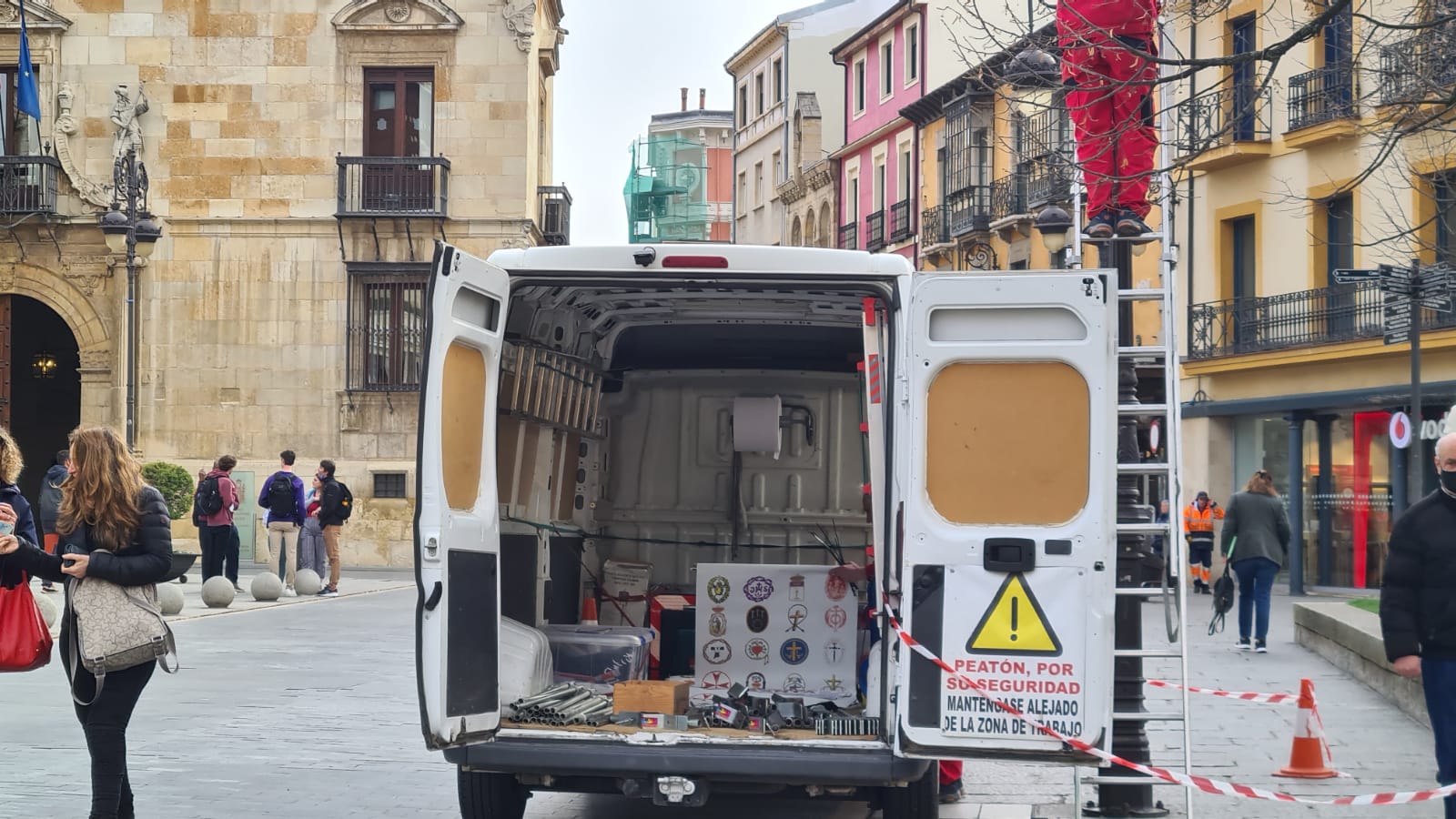Fotos: La ciudad se engalona para la pasión