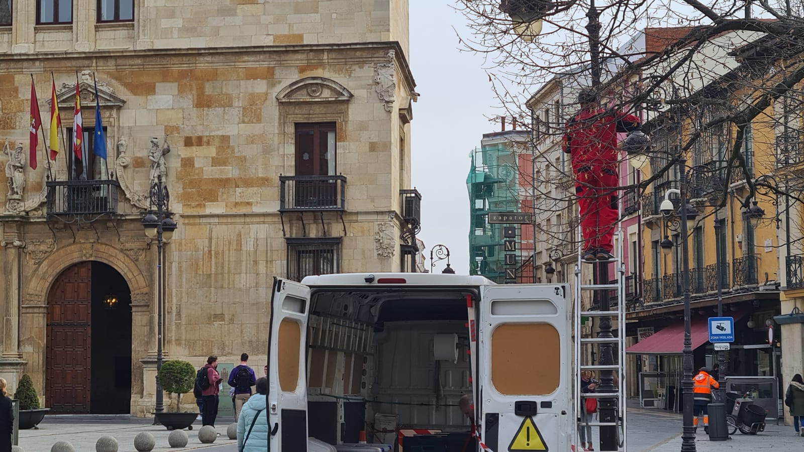 Fotos: La ciudad se engalona para la pasión