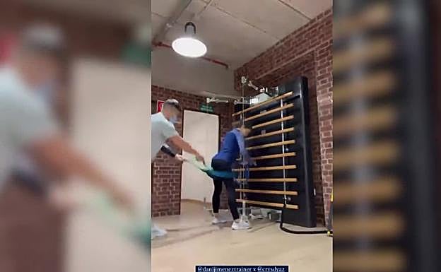 Violeta Mangriñán se machaca en el gimnasio en su quinto mes de embarazo