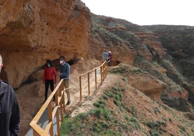 Imagen secundaria 1 - Las Cuevas Menudas se inauguraban en marzo de 2021 en el mirador frente al paraje.