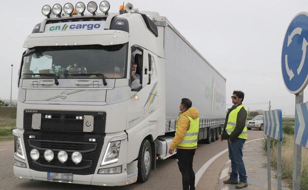 La movilización en León de los camioneros queda reducida a la mínima expresión