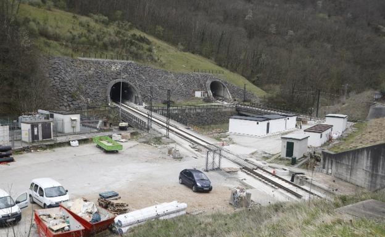 Estado de las obras de Variante de Pajares, en una de las dobles bocas de los túneles, el viernes pasado.