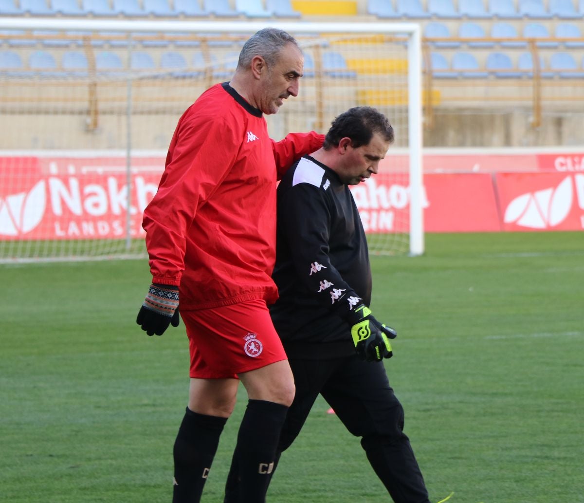 La Cultural organiza el último entrenamiento de su equipo inclusivo, con exjugadores y usuarios de Asprona León, para el torneo '+ Que Goles' que se disputará el domingo en Burgos.