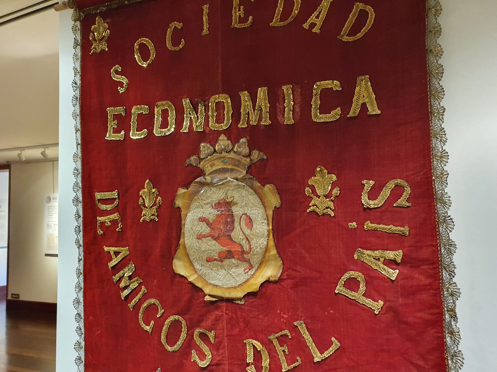 Exposición en conmemoración a 240 aniversario de la Real Sociedad Económica de Amigos del País, en el Museo Casa Botines.