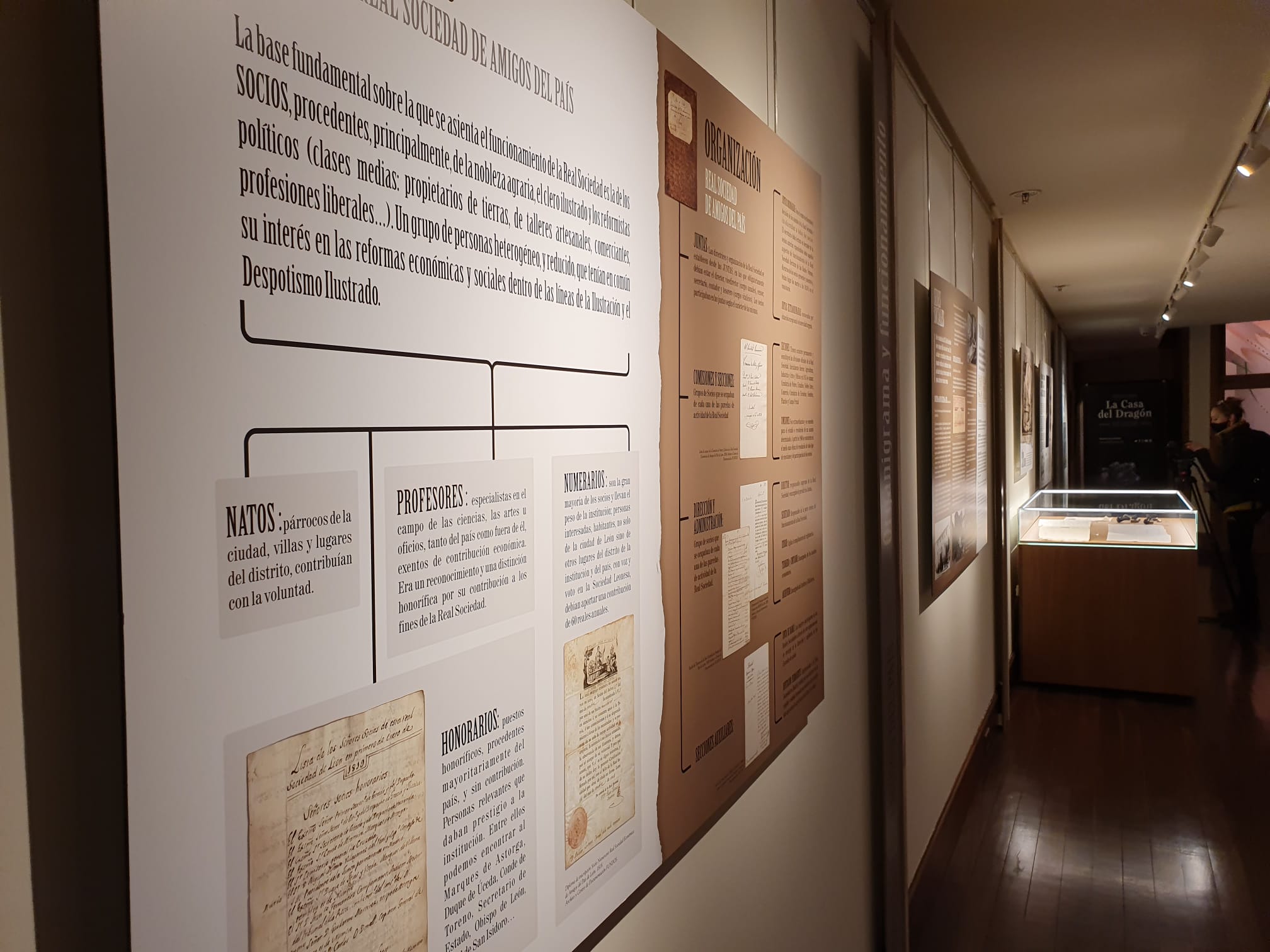 Exposición en conmemoración a 240 aniversario de la Real Sociedad Económica de Amigos del País, en el Museo Casa Botines.