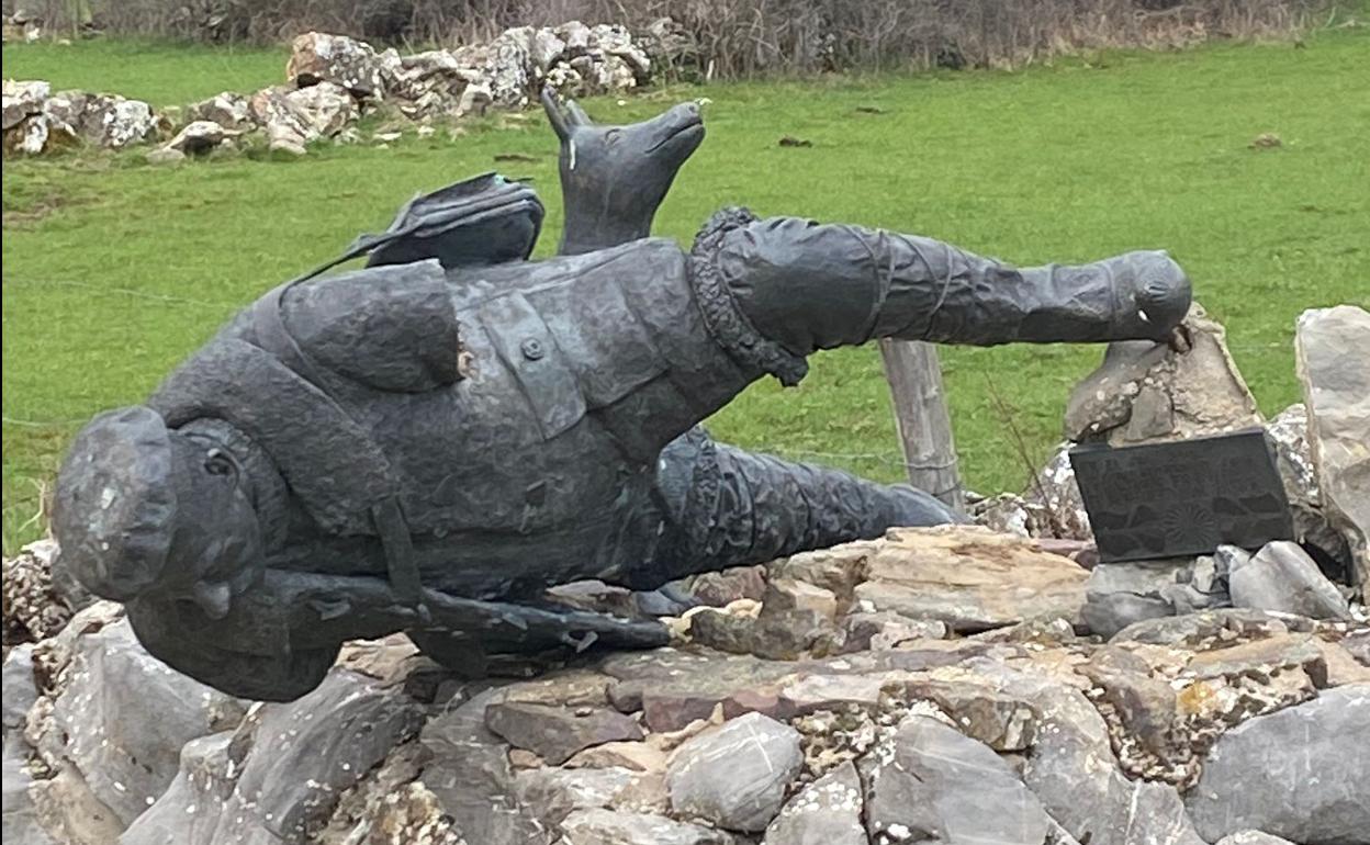 Así ha quedado el homenaje al ganadero de ovino que había en la localidad de Robledo de Caldas.