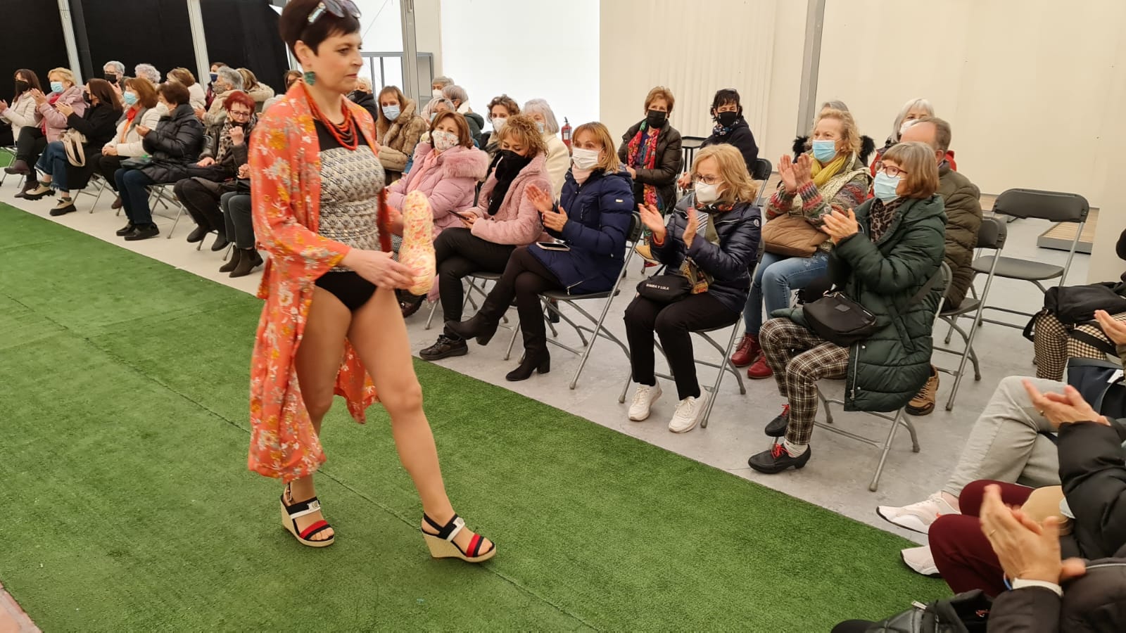 El Corte Inglés ha acogido un año más el desfile de lencería y trajes de baño de Almon en el que las modelos han sido mujeres que han superado cáncer de mama, dando visibilidad a las heroínas que han derrotado al cáncer de mama.