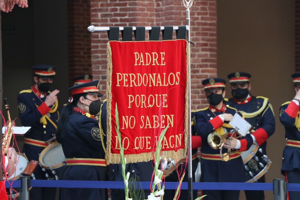 La Cofradía de las Siete Palabras ha presentado este sábado su nueva imagen que completa así los siete pasos que procesionarán el próximo Viernes Santo por las calles de León.