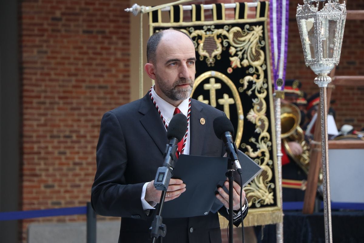 La Cofradía de las Siete Palabras ha presentado este sábado su nueva imagen que completa así los siete pasos que procesionarán el próximo Viernes Santo por las calles de León.