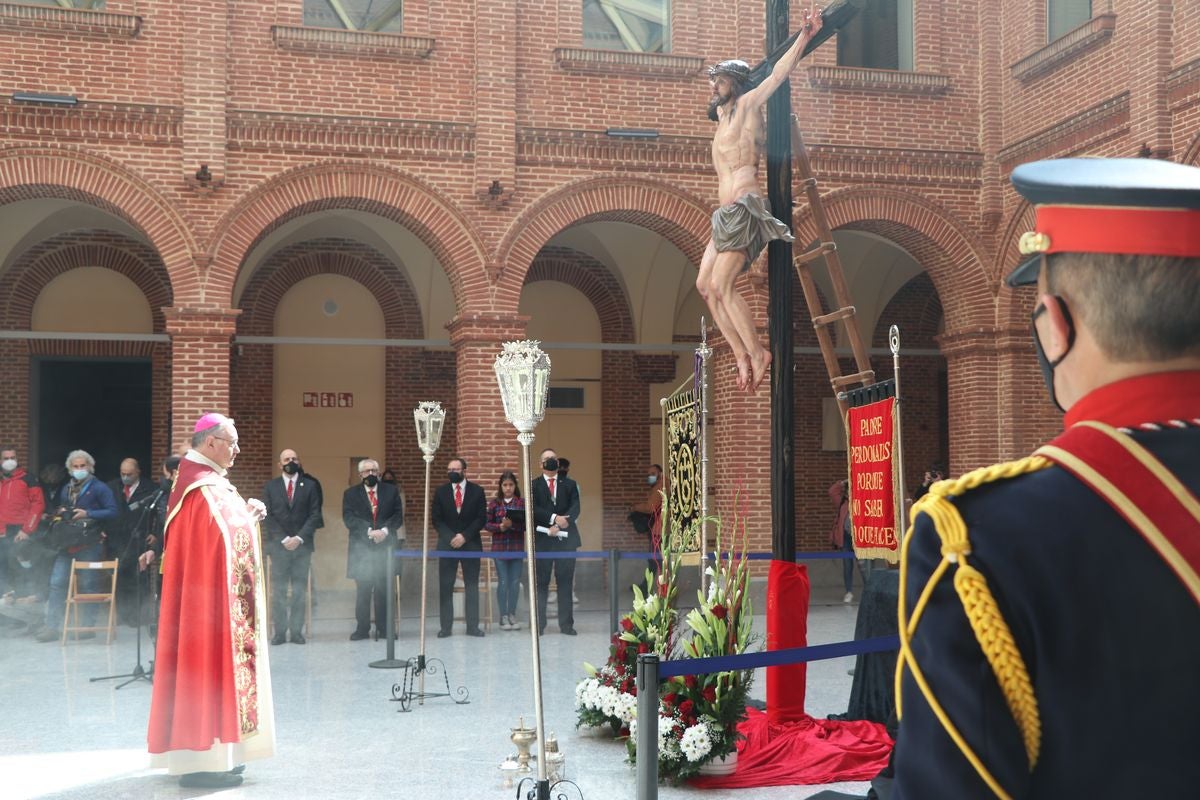 La Cofradía de las Siete Palabras ha presentado este sábado su nueva imagen que completa así los siete pasos que procesionarán el próximo Viernes Santo por las calles de León.