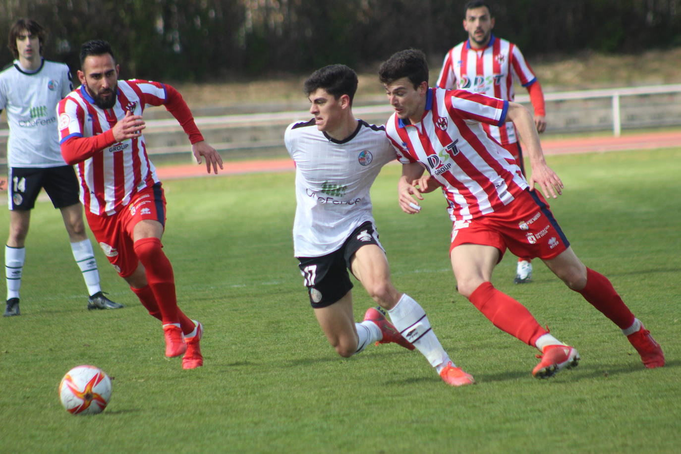 El conjunto berciano cae derrotado en su visita al filial del Salamanca