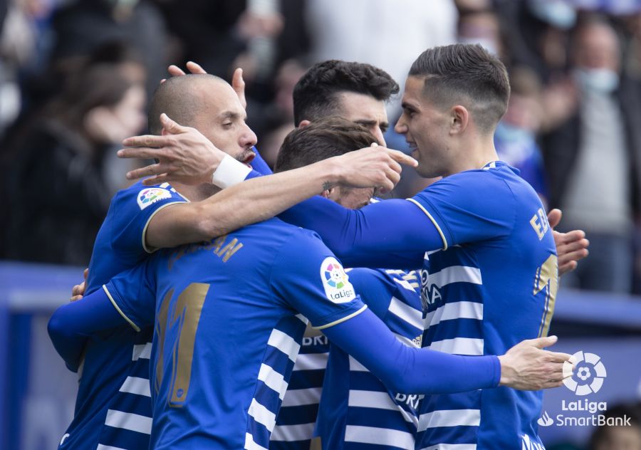 La Deportiva se mide a Las Palmas en el estadio berciano en un partido vital para los objetivos blanquiazules