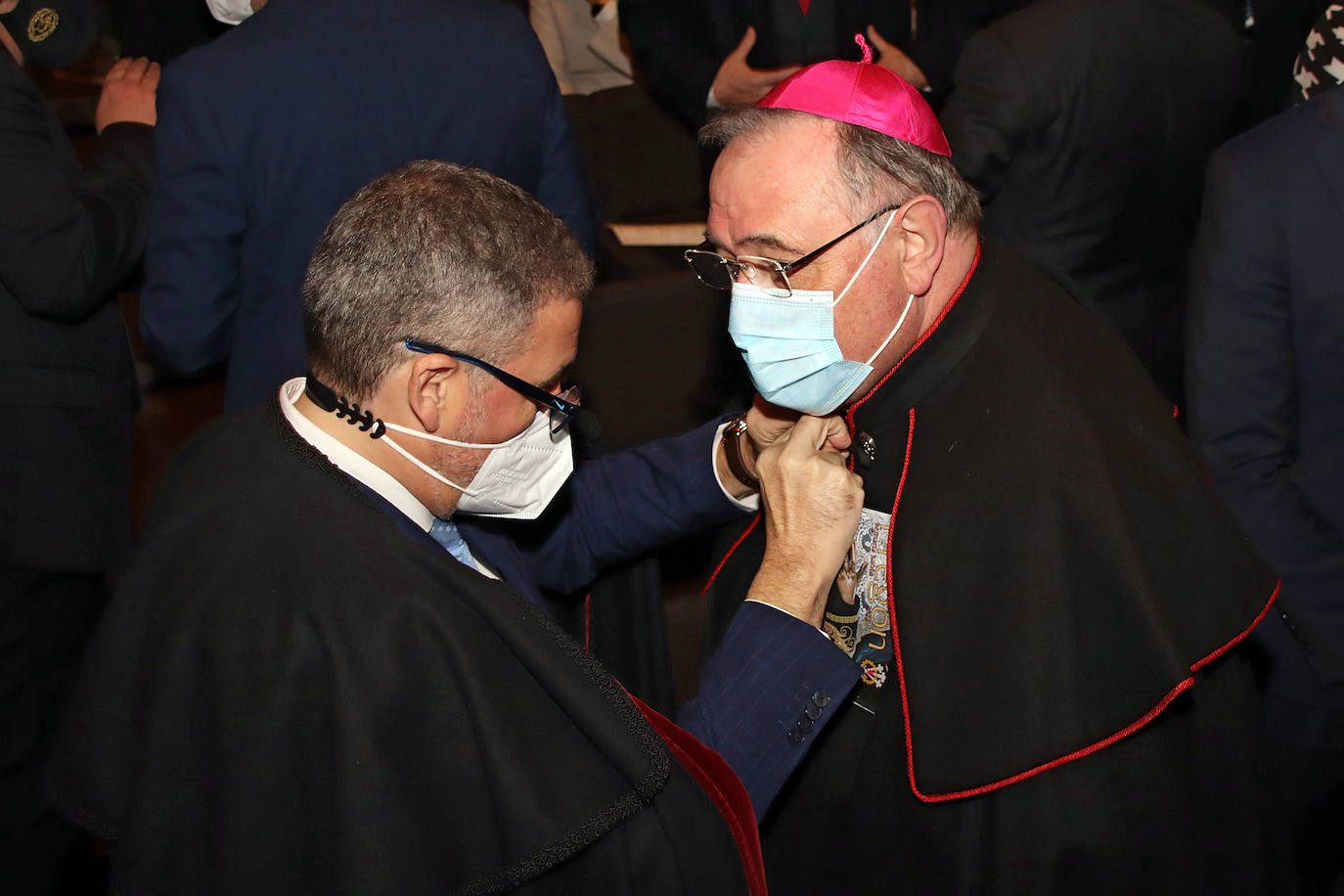 Laura Cordero Carro lee el pregón de la Semana Santa de León.