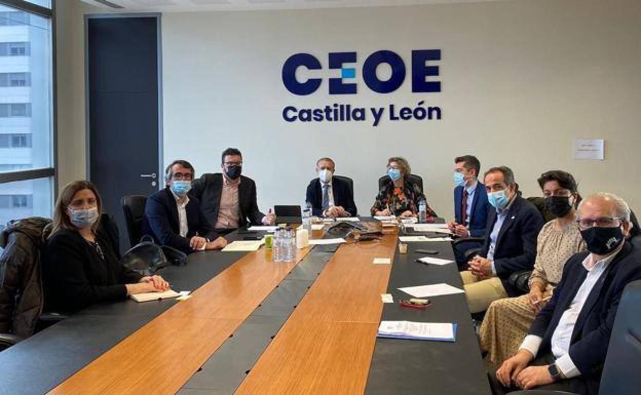 Imagen realizada en una de las reuniones de la Comisión de la CEOE de Castilla y León. 