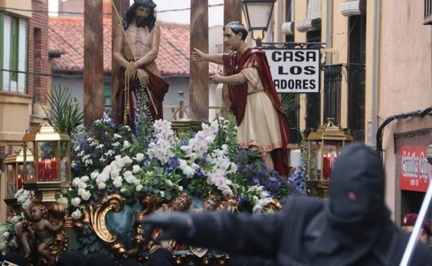 La Procesión de los Pasos, con su mención especial dentro de la Declaración de Interés Turístico Internacional, volverá a salir a las calles de León este Viernes Santo.