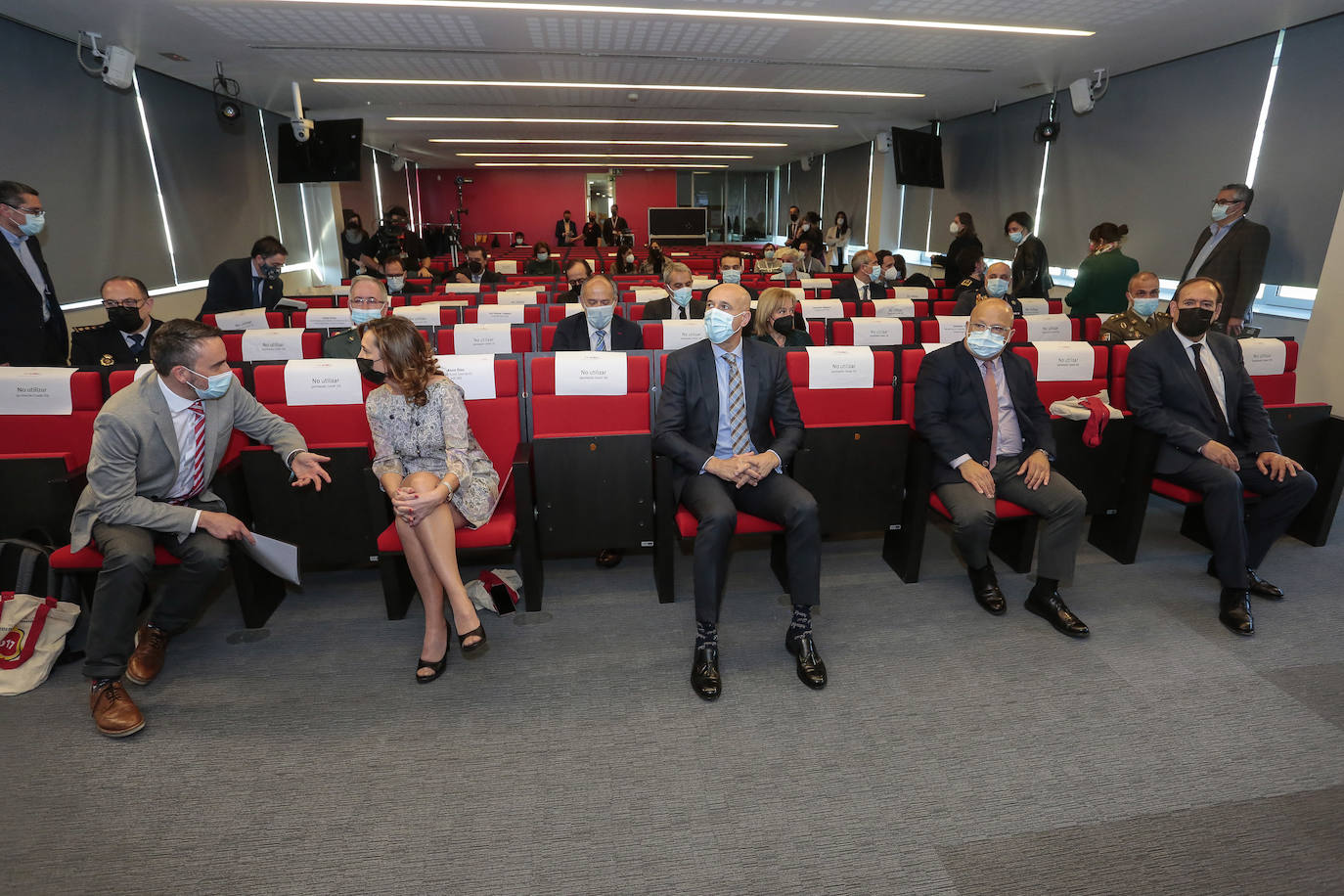 El secretario general para la Innovación y Calidad del Servicio Público de Justicia, Manuel Olmedo y el alcalde de León, entre otras autoridades, asisten a la inauguración de un encuentro del Grupo de Trabajo de Ciberseguridad en León organizado por la Dirección General de Transformación Digital de la Administración de Justicia, dependiente del Ministerio de Justicia. 