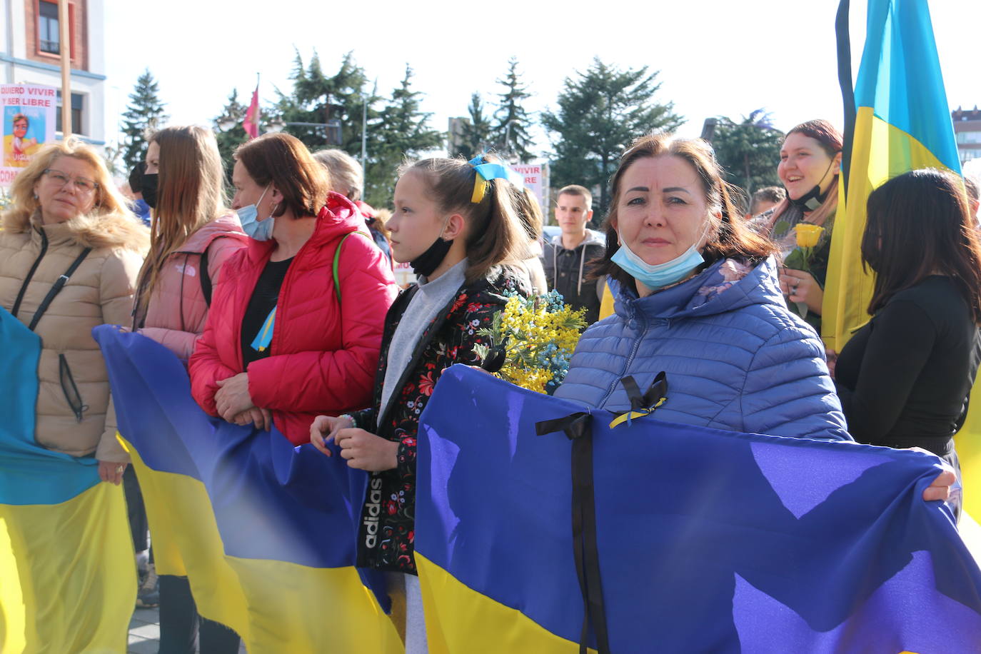 Centenares de personas se suman a esta marcha en la que se denuncia a situación que se vive en este país por culpa de Rusia.