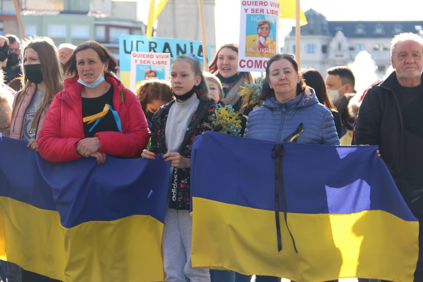 Centenares de personas se suman a esta marcha en la que se denuncia a situación que se vive en este país por culpa de Rusia.