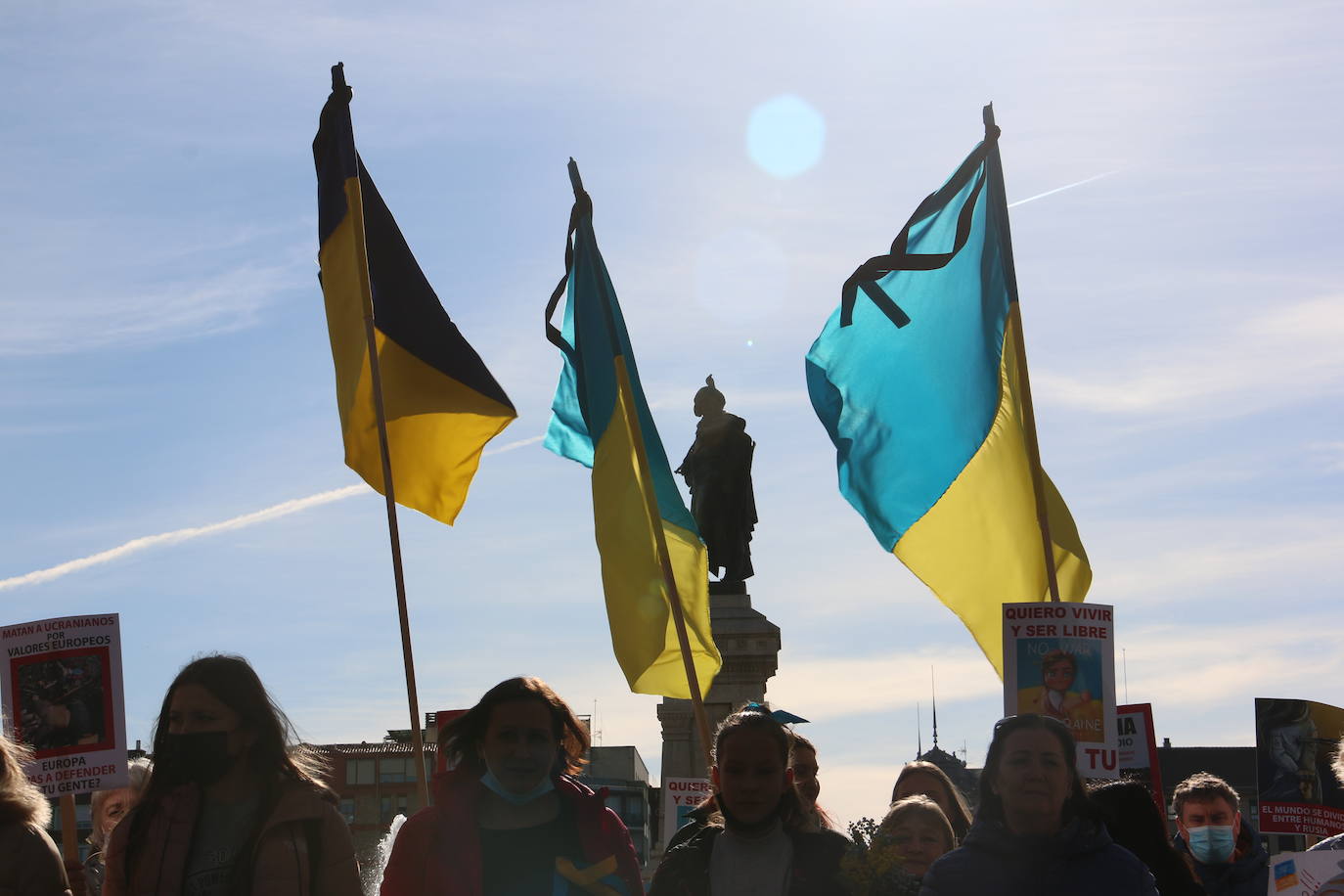 Centenares de personas se suman a esta marcha en la que se denuncia a situación que se vive en este país por culpa de Rusia.