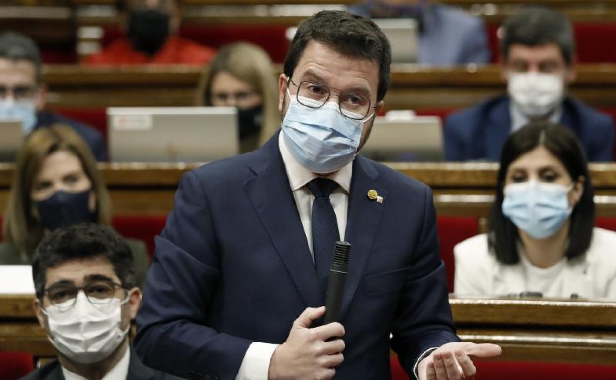 Aragonès durante la sesión de control en el pleno del Parlament.