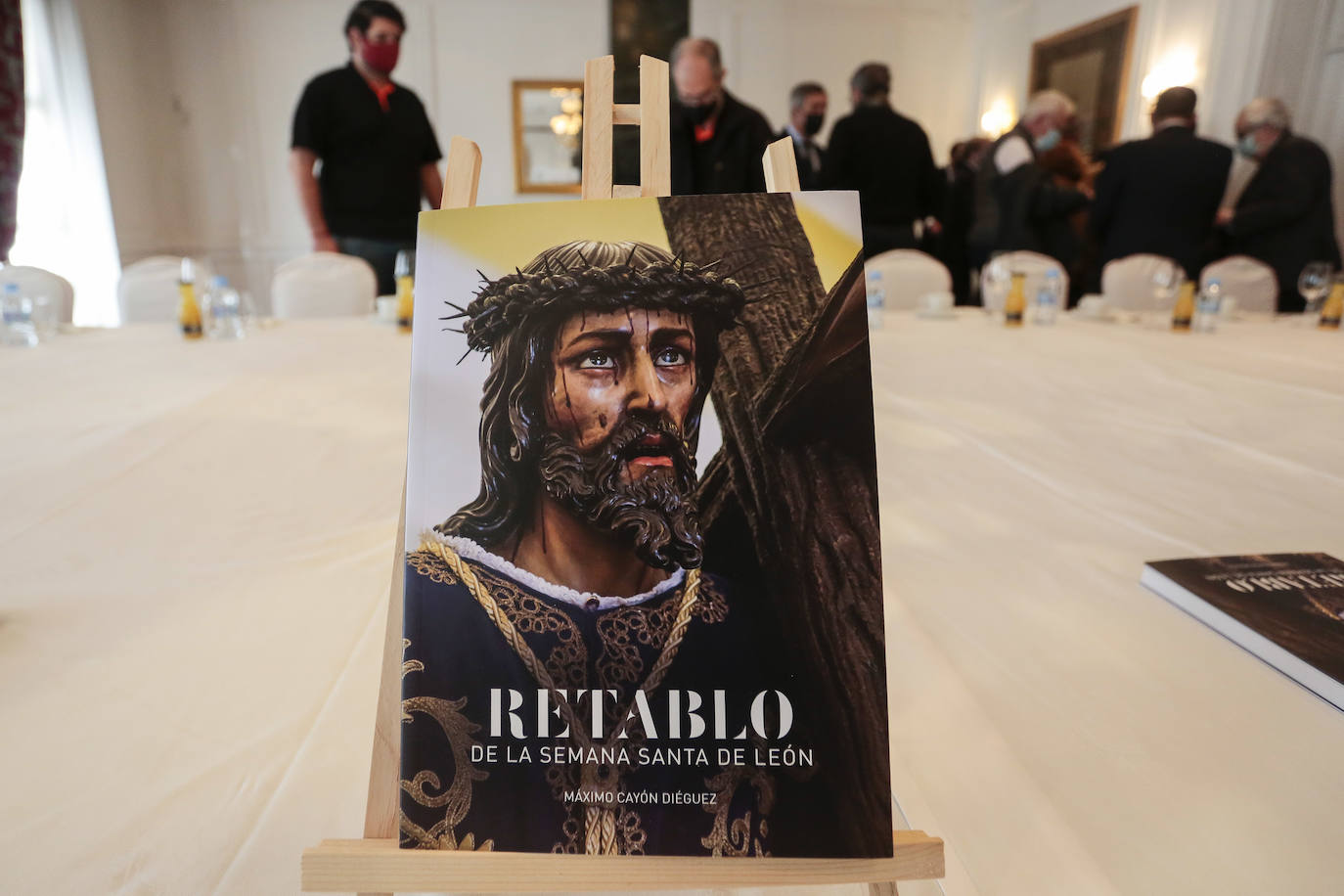 Acto de presentación del libro 'Retablo de la Semana Santa de León' de Máximo Cayón Diéguez