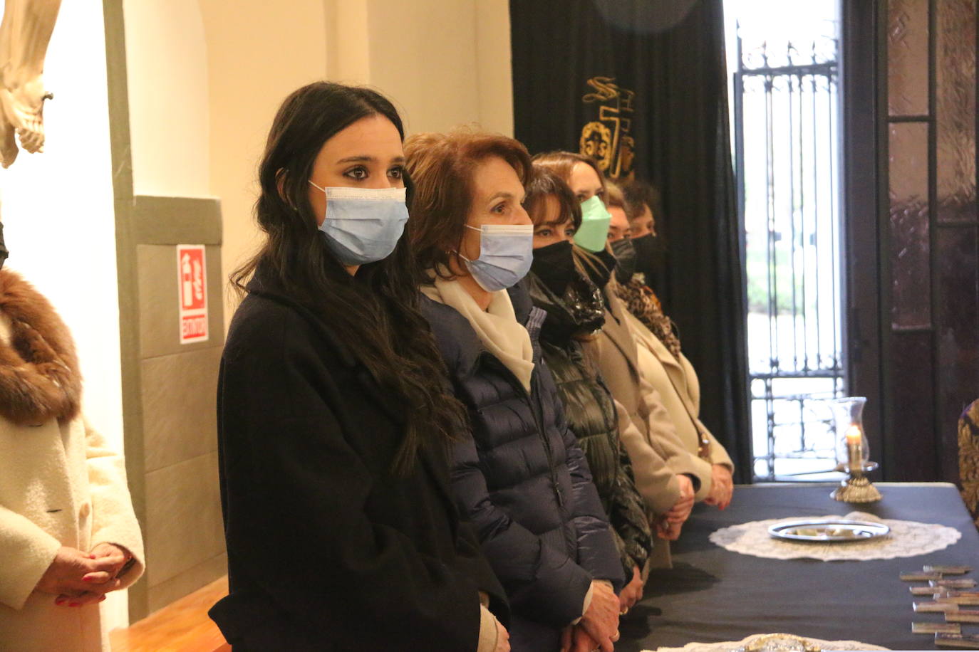 Ceremonía litúrgica del Besamanos de Nuestra Señora de la Soledad en León.