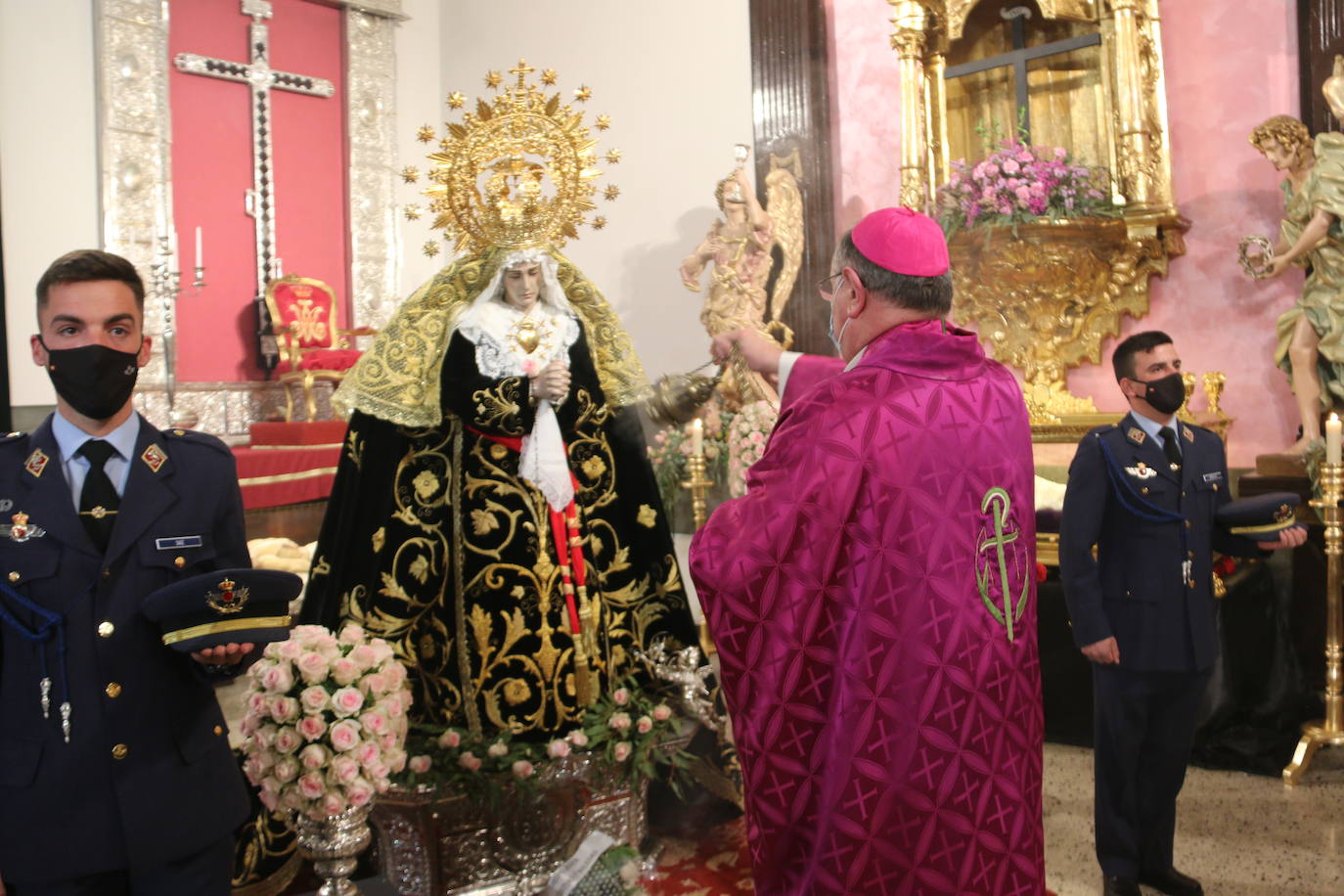 Ceremonía litúrgica del Besamanos de Nuestra Señora de la Soledad en León.