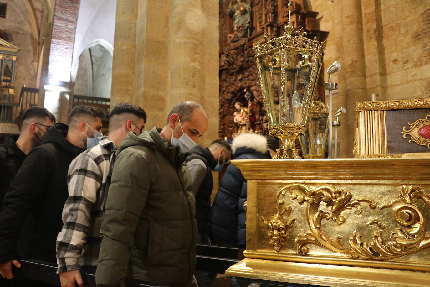 Fotos: La Virgen del Mercado desciende de su camarín