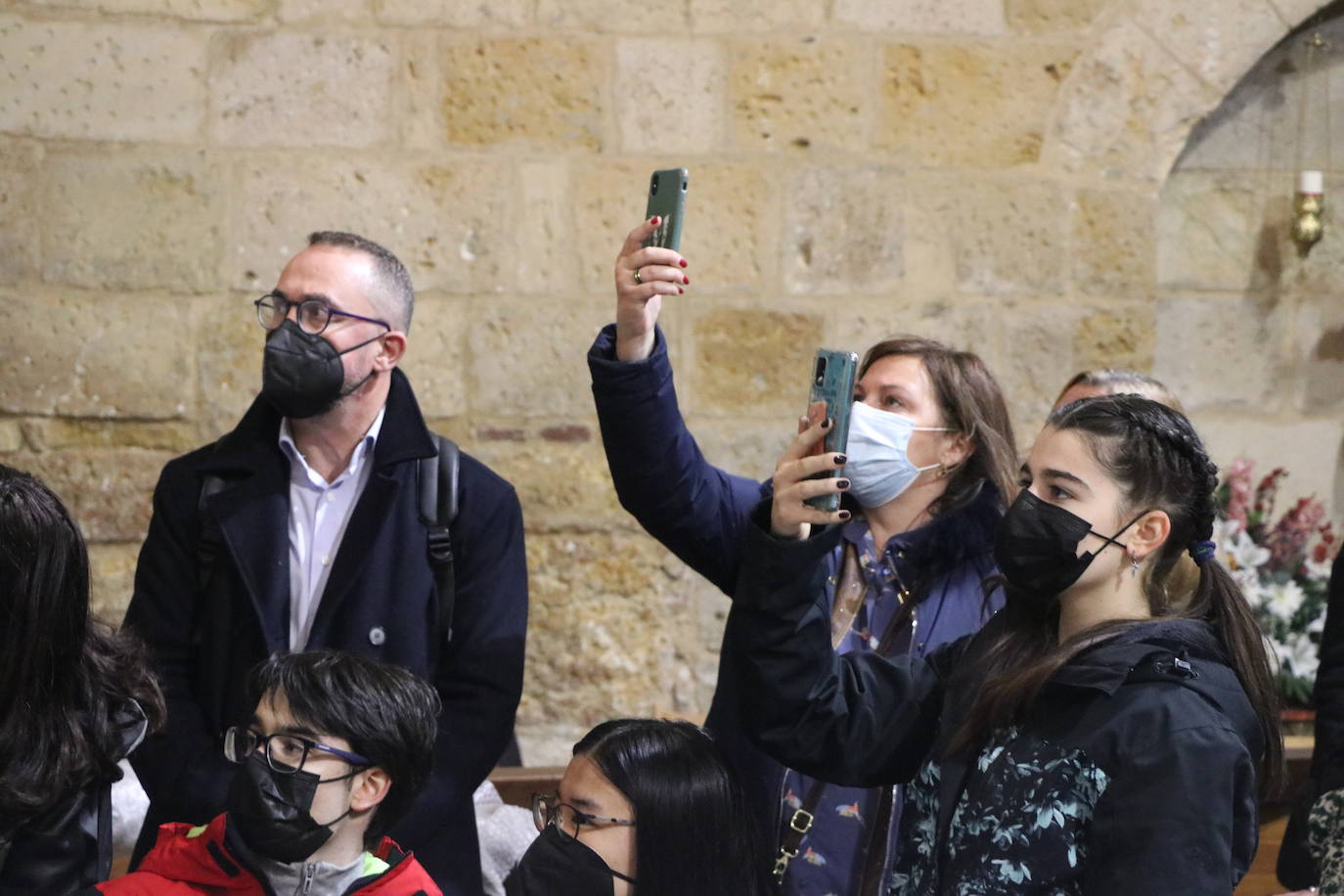 Fotos: La Virgen del Mercado desciende de su camarín