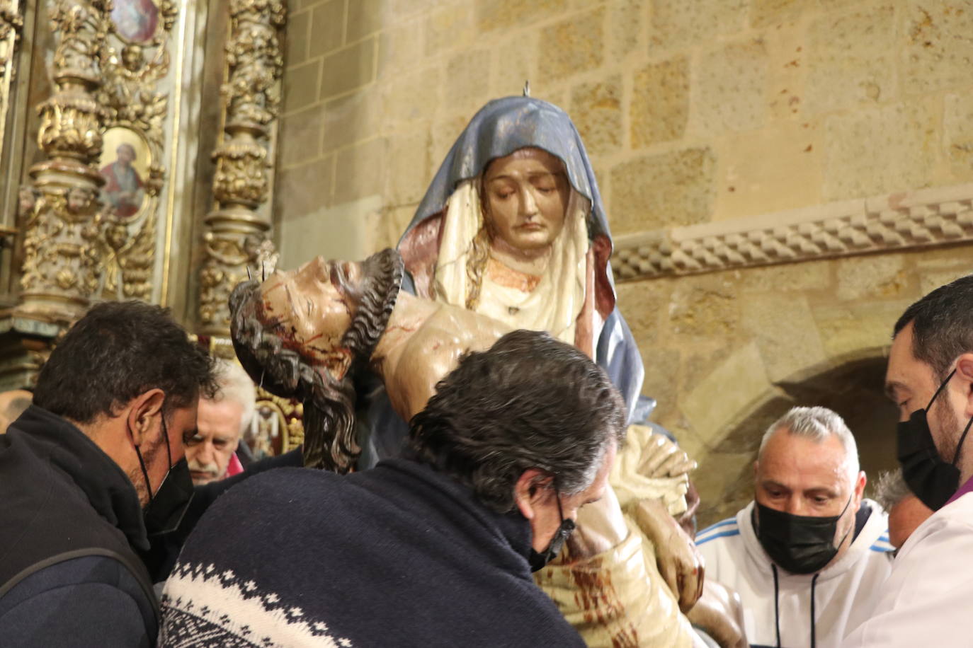 Fotos: La Virgen del Mercado desciende de su camarín