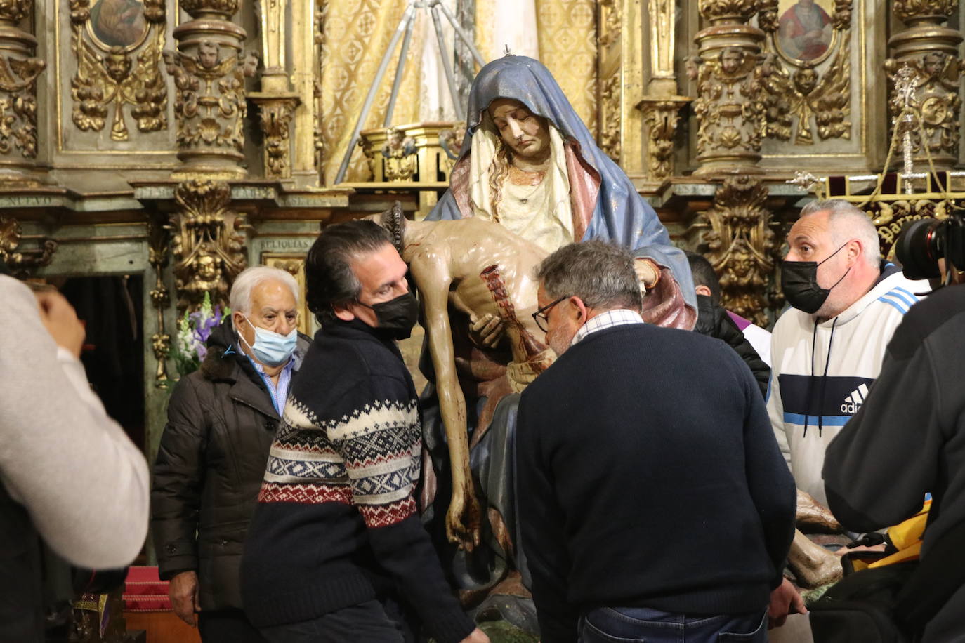 Fotos: La Virgen del Mercado desciende de su camarín