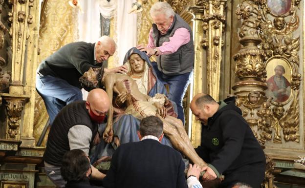 León baja a su Morenica y abre la Semana Santa