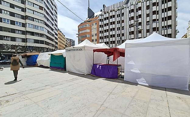 La Plaza de las Cortes cambia su perfil durante la Semana Santa en León capital. 