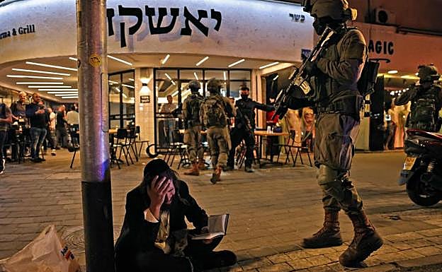 Las fuerzas de seguridad en el lugar del atentado.