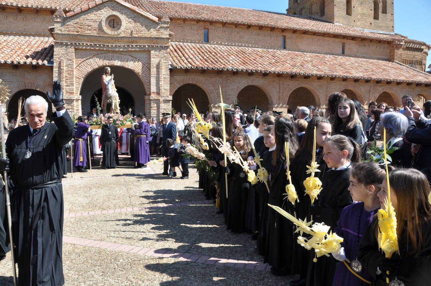 La coincidencia con la muestra de las Edades del Hombre le dan un protagonismo especial a Semana Santa de Sahagún.