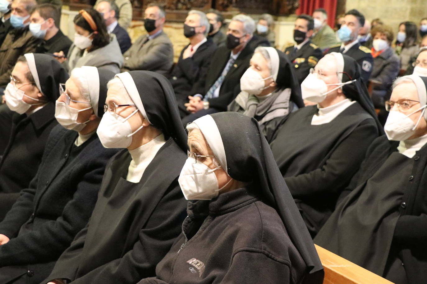 Las Madres Benedictinas reciben de la mano de la Cámara de Comercio esta distinción en la Iglesia del Mercado.