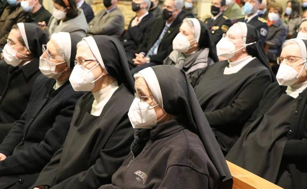 Galería. Las hermanas carbajalas reciben el reconocimiento como Personaje Singular de la Semana Santa 2022.