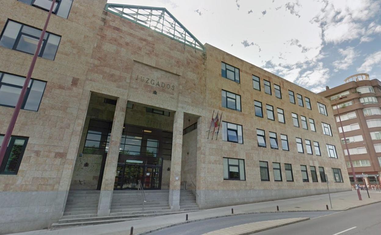 Fachada principal de los Juzgados de León